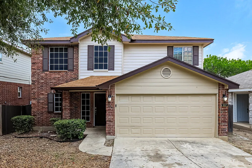 3 bed, 2.5 bath, 1818 sqft, $1,740 — Photo 1