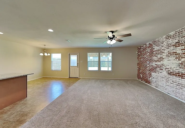 1112 Rivers Creek Ln — Photo 3