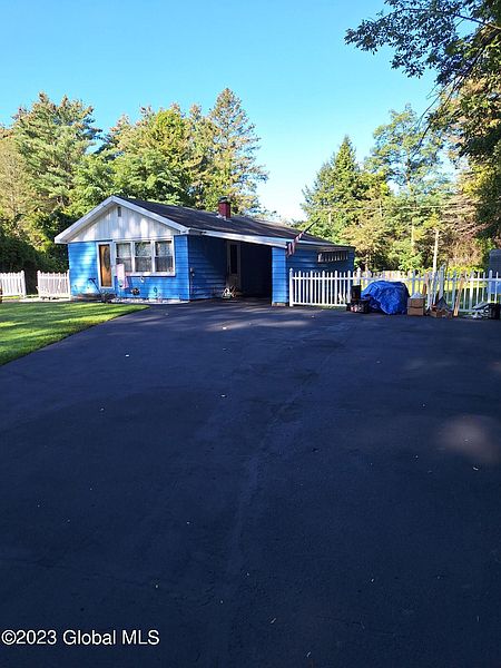 3rd image of 849 Bay Rd