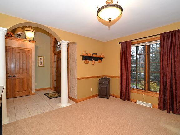 4th image of N72W24203 S Woodsview Dr