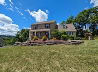 4889 Coatbridge Ln, Walnutport, PA 18088