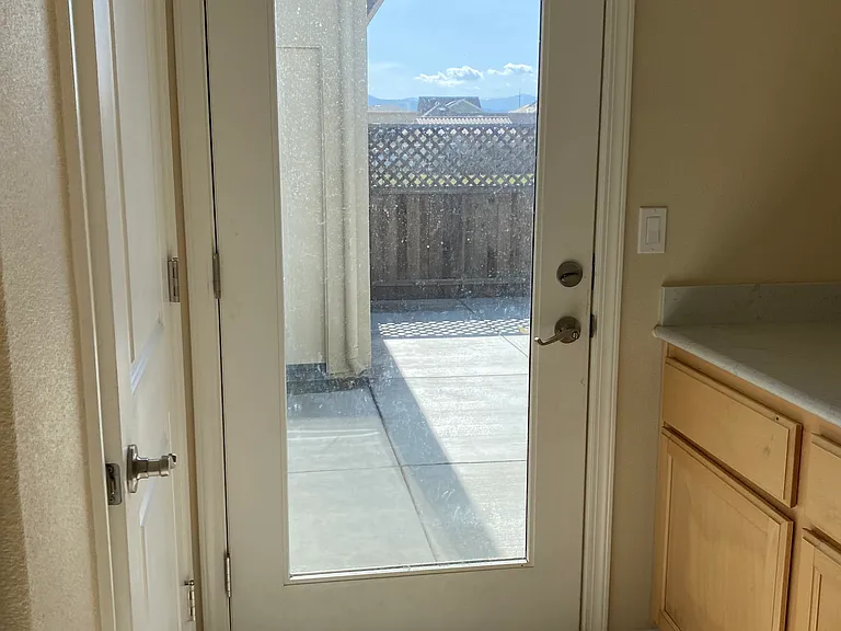 639 Livingston Ave — Photo 17