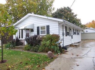 1542 S 36th St, Manitowoc, WI 54220