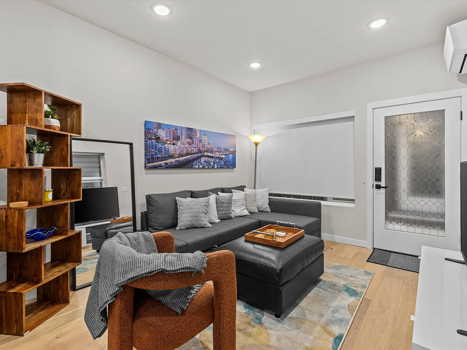 2 bed, 1050 sqft, $3,400 — Photo 3