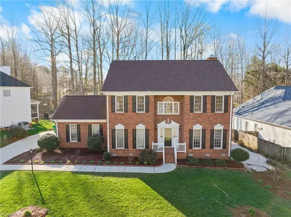 3204 Peninsula Dr, Jamestown, NC 27282