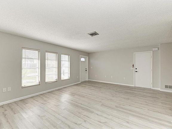 4th image of 140 CIRCLEWOOD DRIVE #C1-4