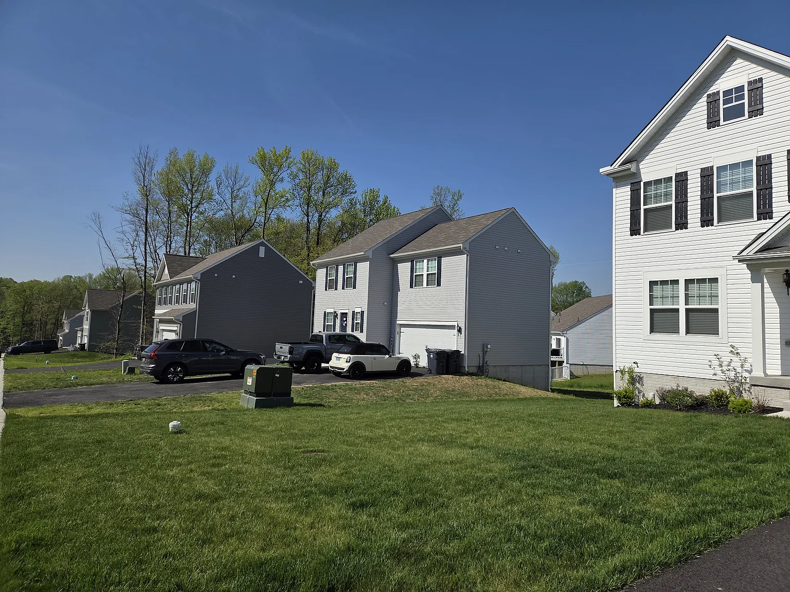 4 bed, 2.5 bath, 2320 sqft, $2,750 — Photo 2