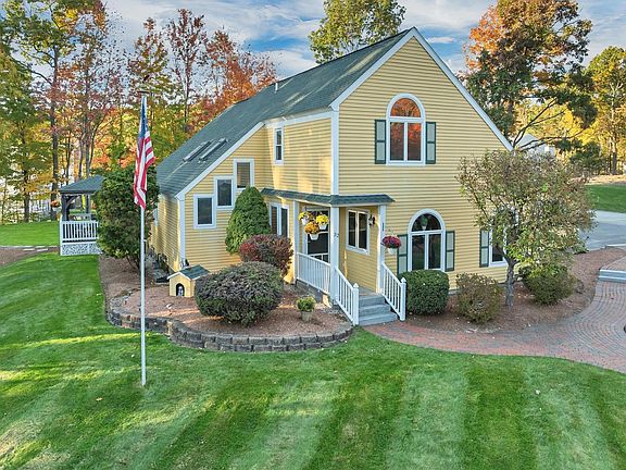 2nd image of 32 Lindsay Road