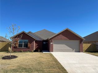 1030 Crescent St, Centerton, AR 72713