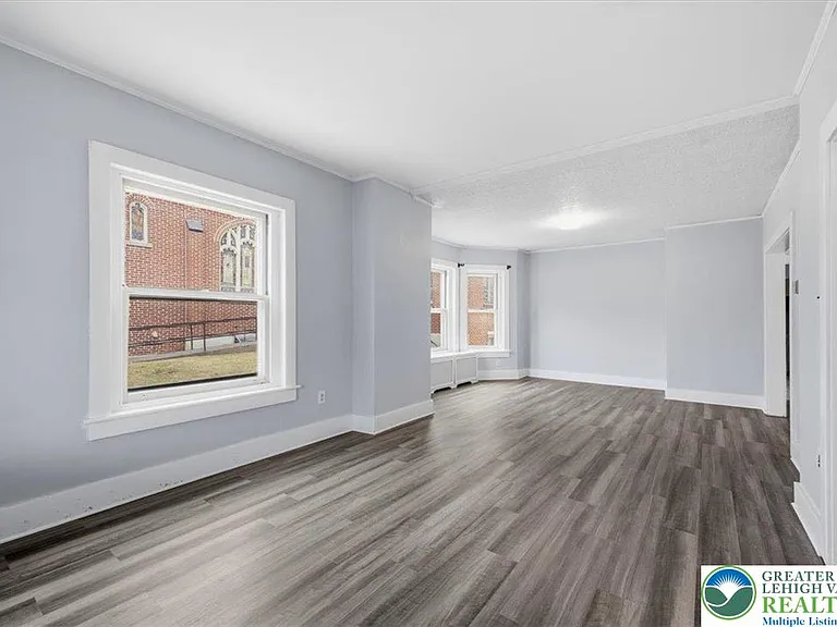 1229 Main St — Photo 6