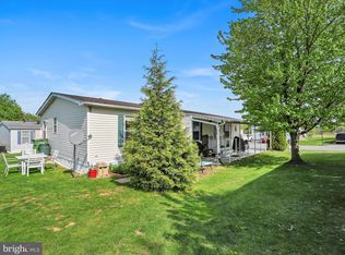 104 W Abington Cir, Stewartstown, PA 17363