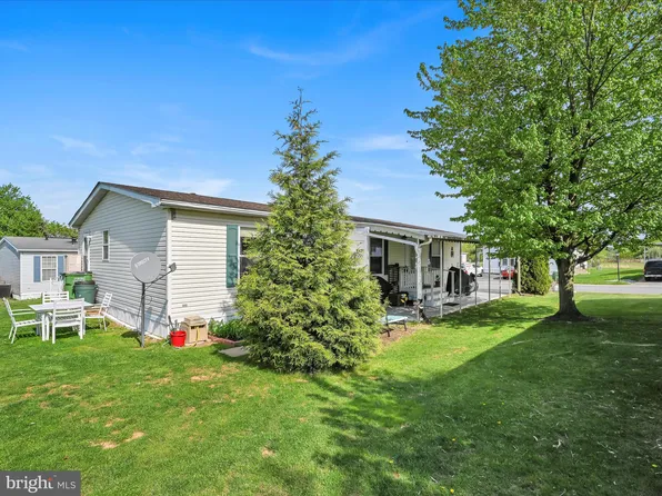 104 W Abington Cir, Stewartstown, PA 17363