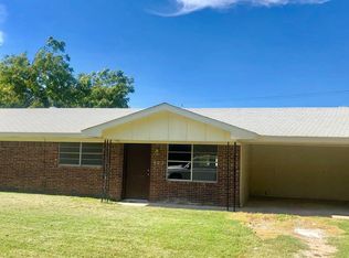 402 Gallia St, Bowie, TX 76230