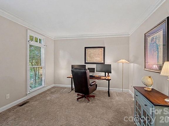 5th image of 108 Chinook Ct