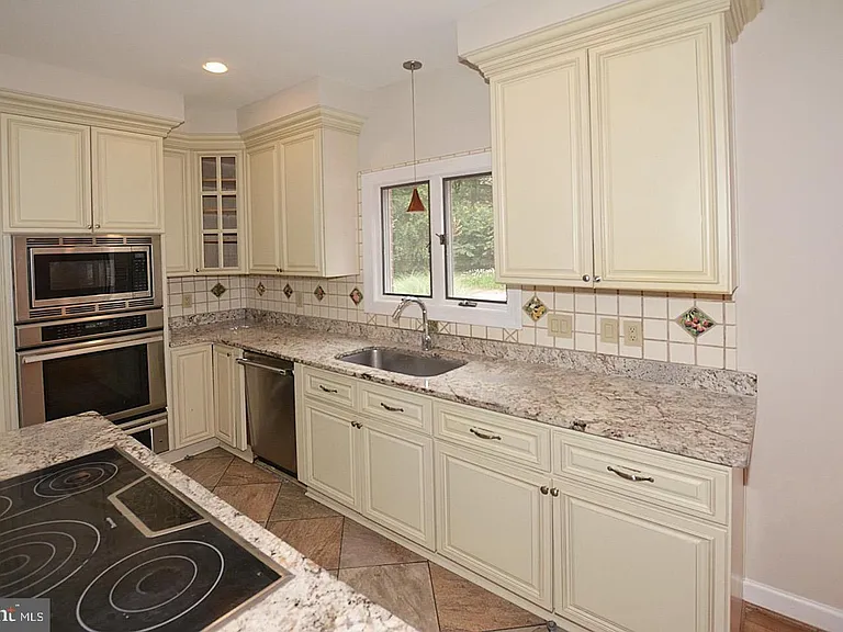 10190 Akhtamar Dr — Photo 15