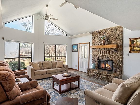 5th image of 101 E Beverly Dr