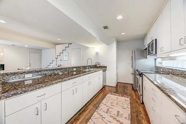 4122 Travis St #2 — Photo 6