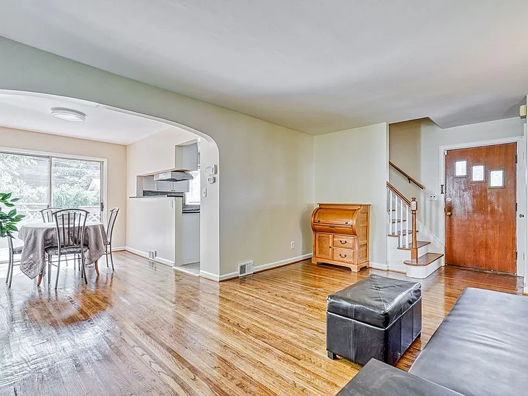 1744 Mount Hope Ave — Photo 4