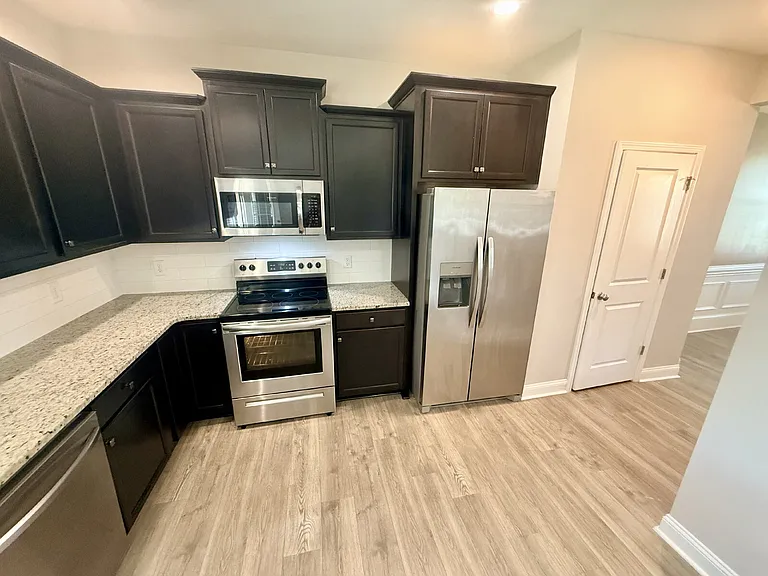 1752 Stackhouse Dr — Photo 7