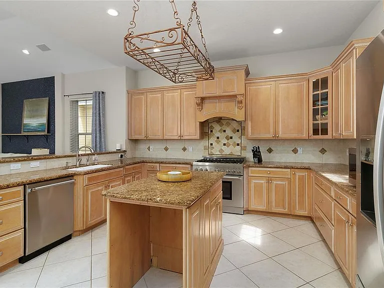 216 Eastpark Dr — Photo 9