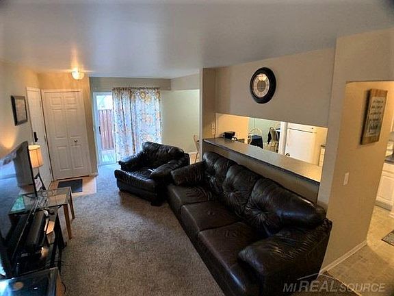 4th image of 33744 Bayview Dr