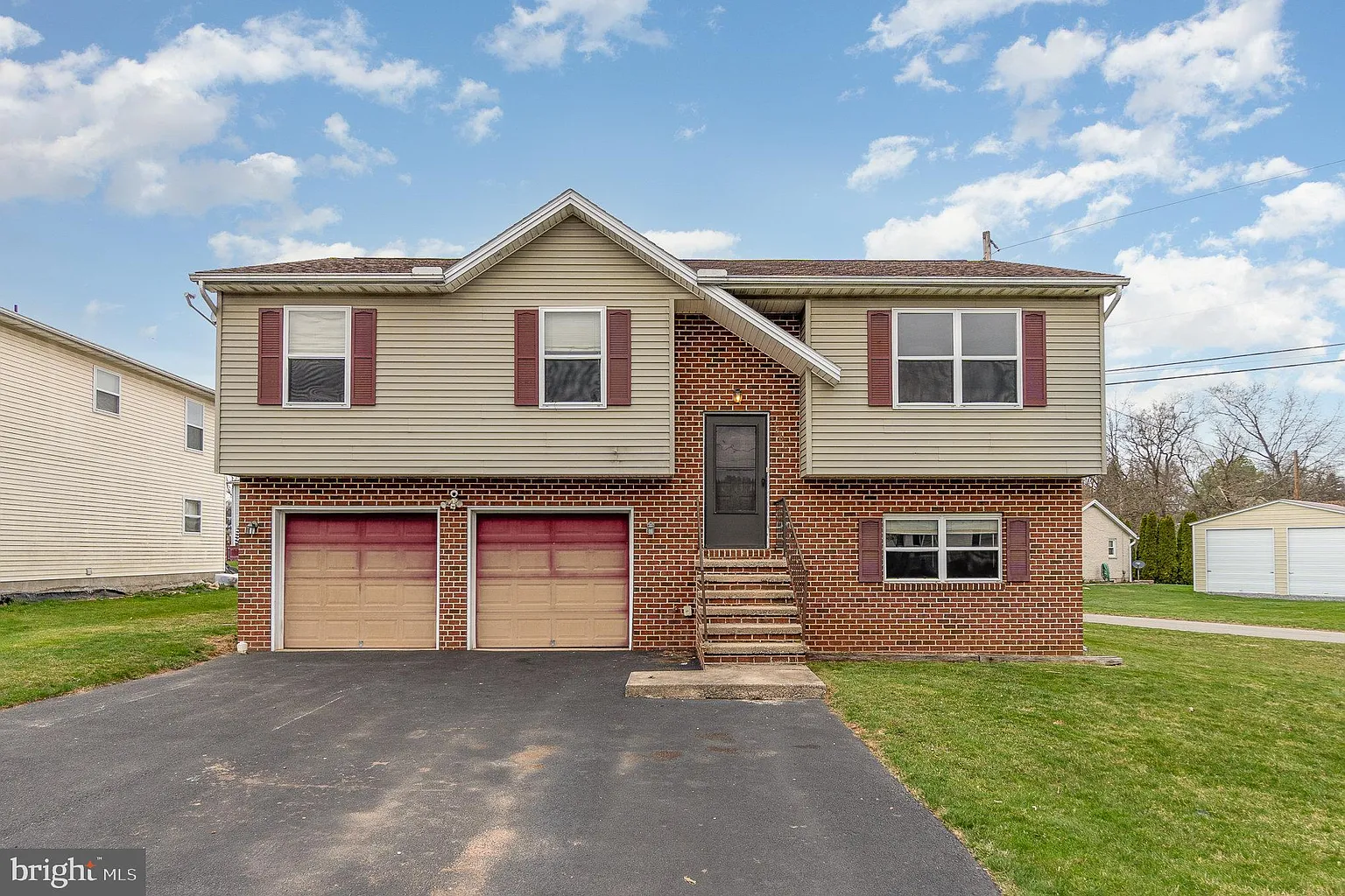 1800 Poplar Rd photo 1
