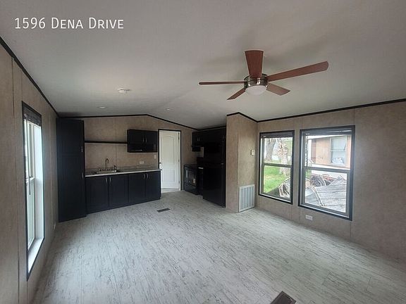 3rd image of 1596 Dena Dr