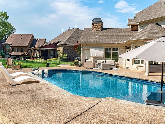 5th image of 3930 Pointe Dr