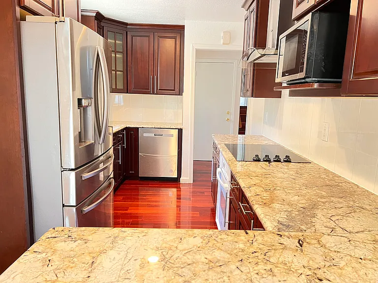 29 Upland Ave — Photo 6