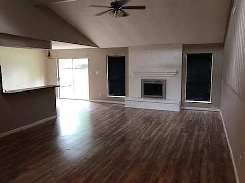 4th image of 15742 Fox Springs Dr