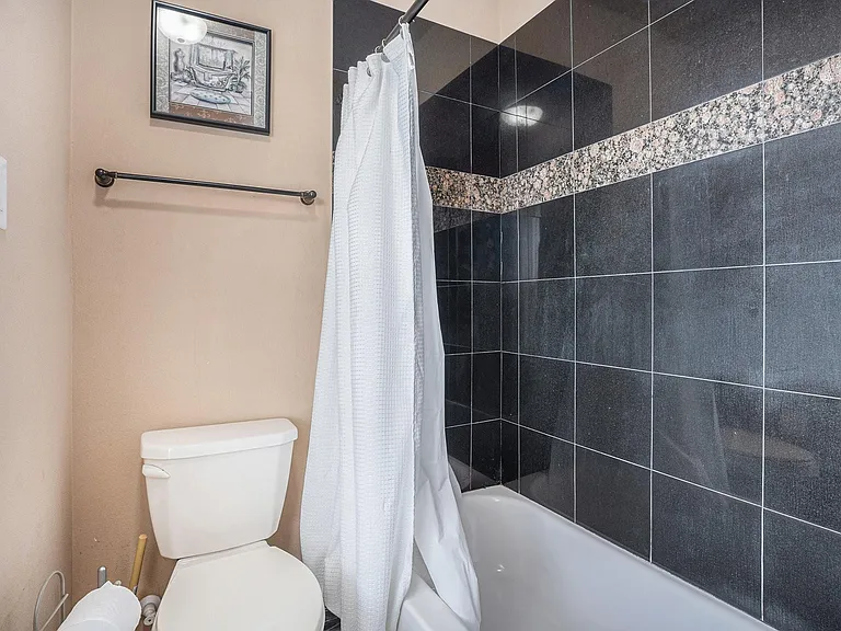 1333 N Meyer Ave — Photo 30