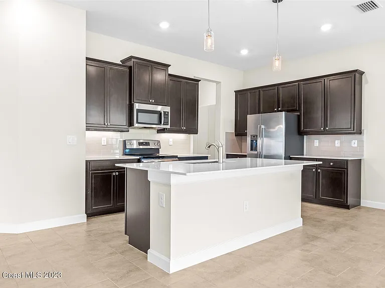 2323 Great Belt Cir — Photo 9