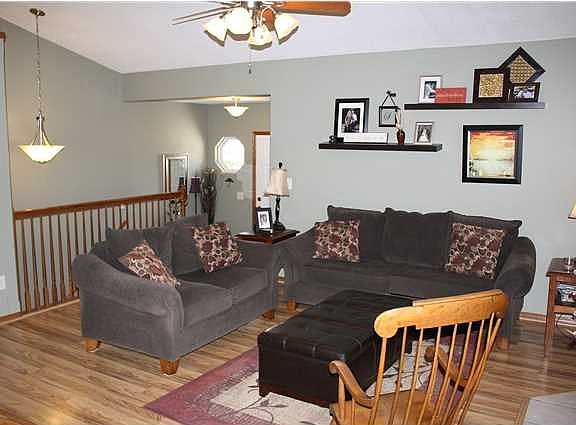 5th image of 513 E Berry Ave