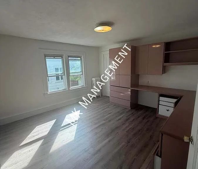 571 Charles Ave — Photo 20