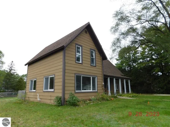 524 Fenton St, Kingsley, MI 49649