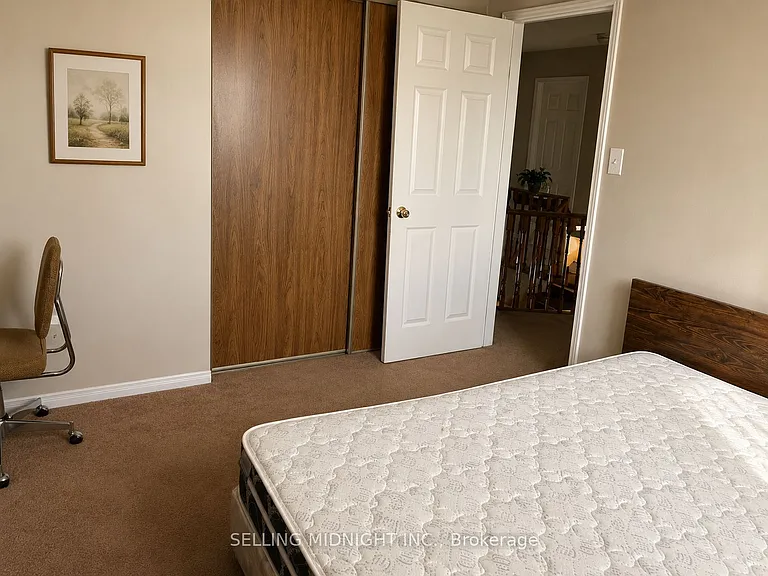 441 Rutherford Rd N #ROOM — Photo 2