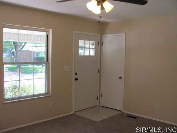 5th image of 621 Saint Peter Dr