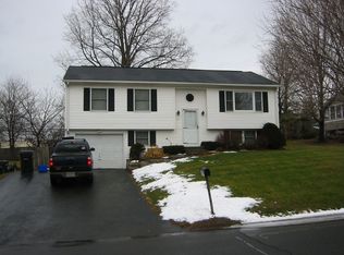 77 Ramblewood Dr, Springfield, MA 01118
