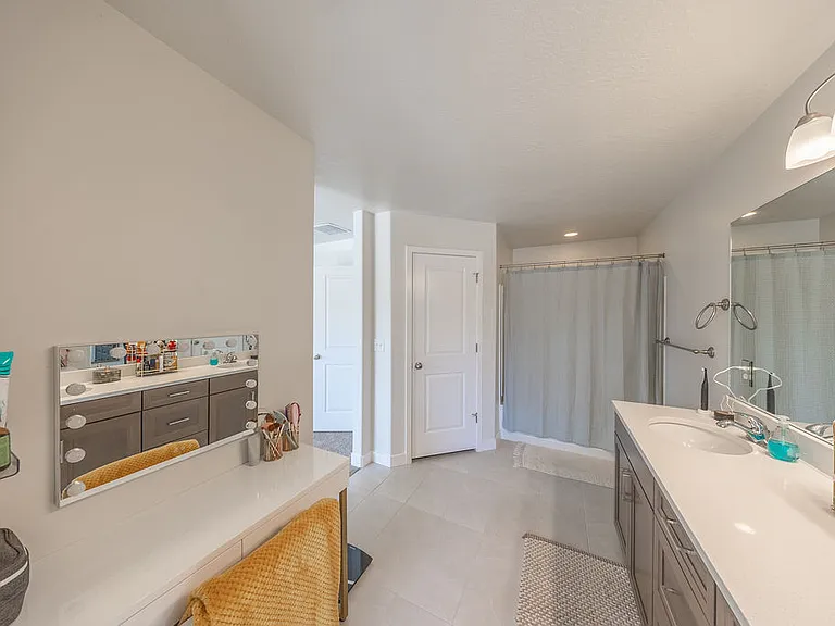 3758 S 3300 W — Photo 25