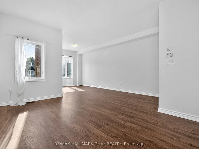 38 Milson Cres — Photo 16