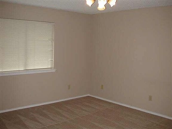 3rd image of 786 Gastonia Ln