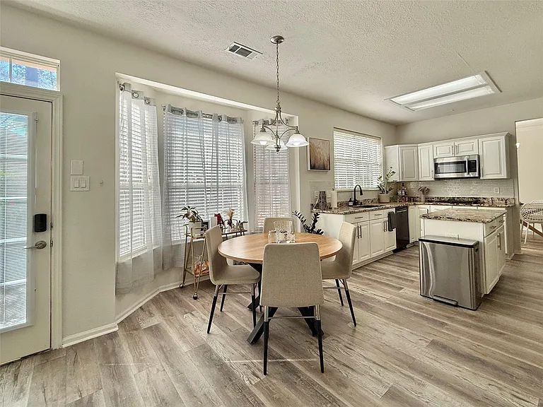 2 Twin Feather Pl — Photo 25