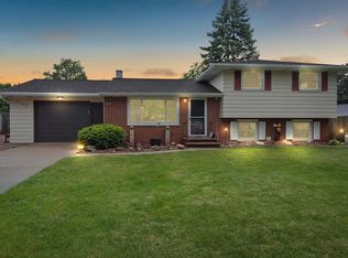 1135 Blue Ridge Dr, Green Bay, WI 54304