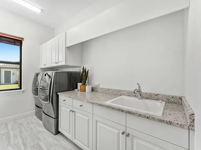 3638 Lake Adelaide Pl — Photo 37