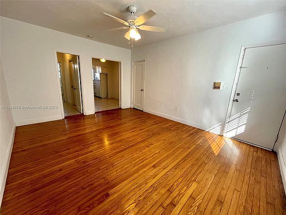 4th image of 1521 Jefferson Ave #11