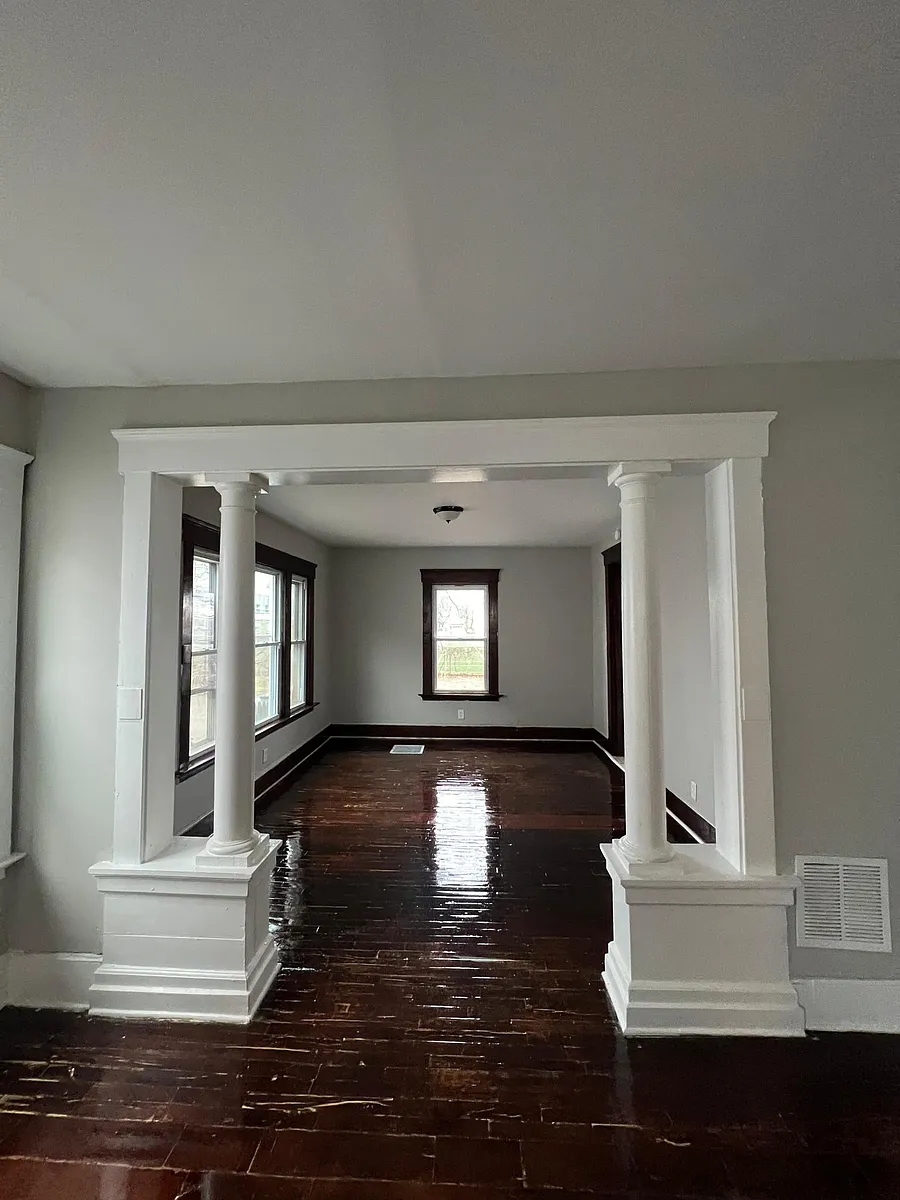 Building Photo - 242 W Hazel St #1