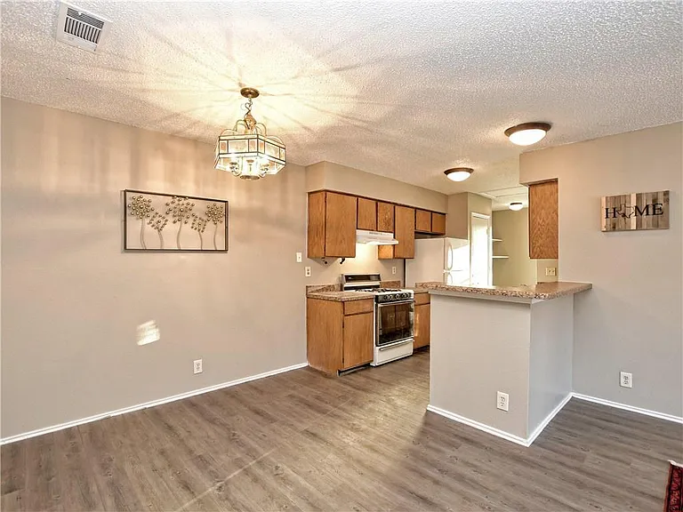 5401 Spring Meadow Rd #B — Photo 7