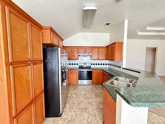 2nd image of 2202 Amethyst Dr