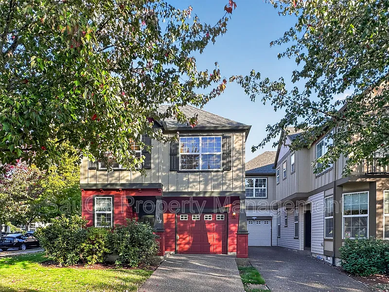 902 SE Portlandia Ave