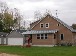 E531 Sheridan Dr, Waupaca, WI 54981